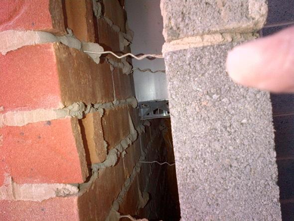 Image of incorrect wall ties between block and outer fabric